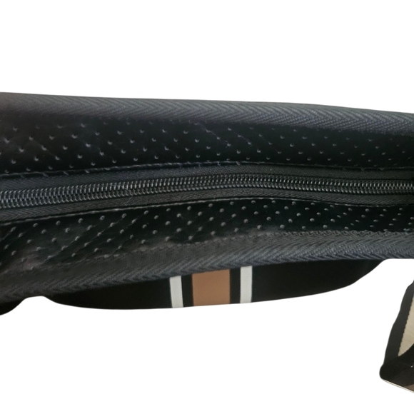 Haute Shore Blake Boss Crossbody Black And Tan Fall Travel - Picture 6 of 13